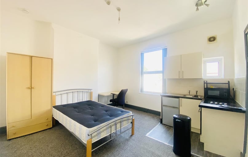 Park Road, Lenton, Nottingham - Image 1